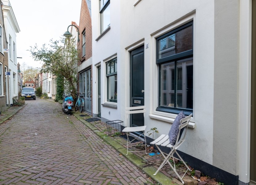 Lange Dwarsstraat 12
