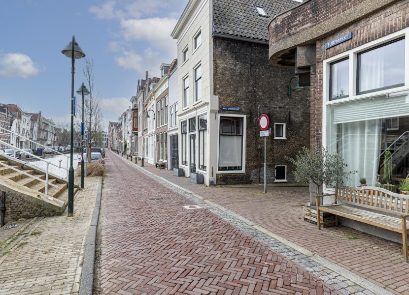 Lange Dwarsstraat 10a